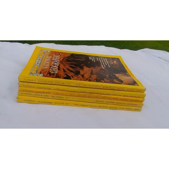 Vintage Bundle of five (5) 1977 National Geographic magazines - Picture 2 of 10